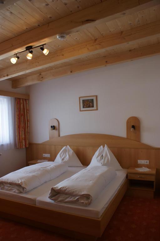 Haus Bergkristall Bed and Breakfast Obergurgl Rum bild